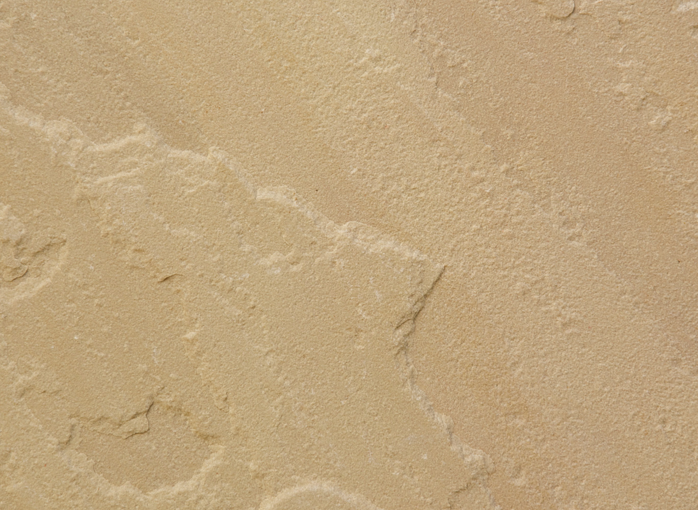 Hasított, bányanyers felületű sárgás színű Modak indiai homokkő